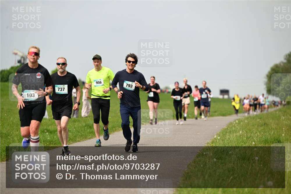 10.05.2026 - 8. Wedeler Halbmarathon Dr. Thomas Lammeyer http://msf.ph/oto/9703287 10.05.2026 11:50:02 Laufen 103, 737, 956, 793 meine-sportfotos.de