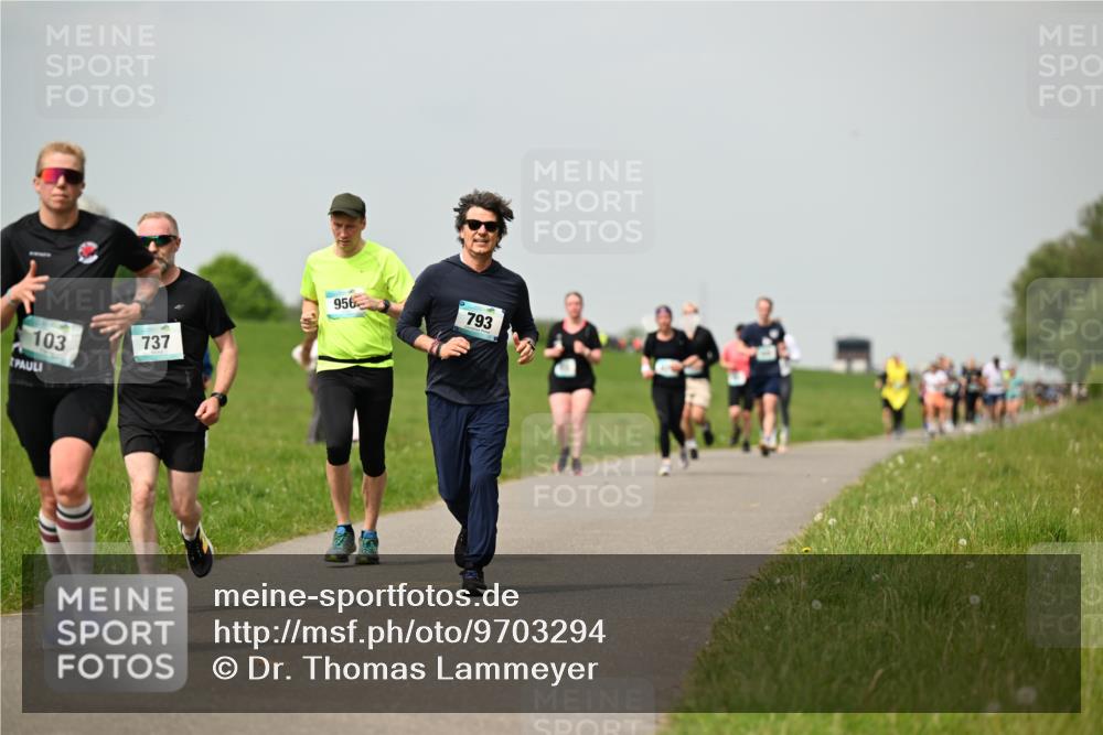 10.05.2026 - 8. Wedeler Halbmarathon Dr. Thomas Lammeyer http://msf.ph/oto/9703294 10.05.2026 11:50:02 Laufen 103, 737, 956, 793 meine-sportfotos.de