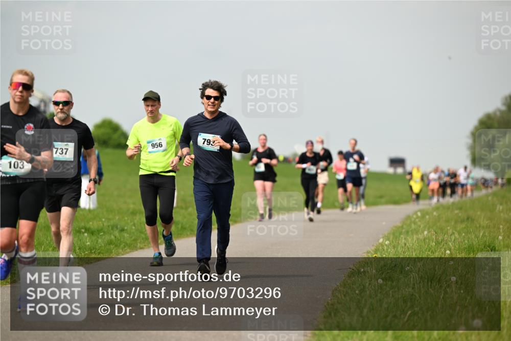10.05.2026 - 8. Wedeler Halbmarathon Dr. Thomas Lammeyer http://msf.ph/oto/9703296 10.05.2026 11:50:02 Laufen 103, 737, 956, 793 meine-sportfotos.de
