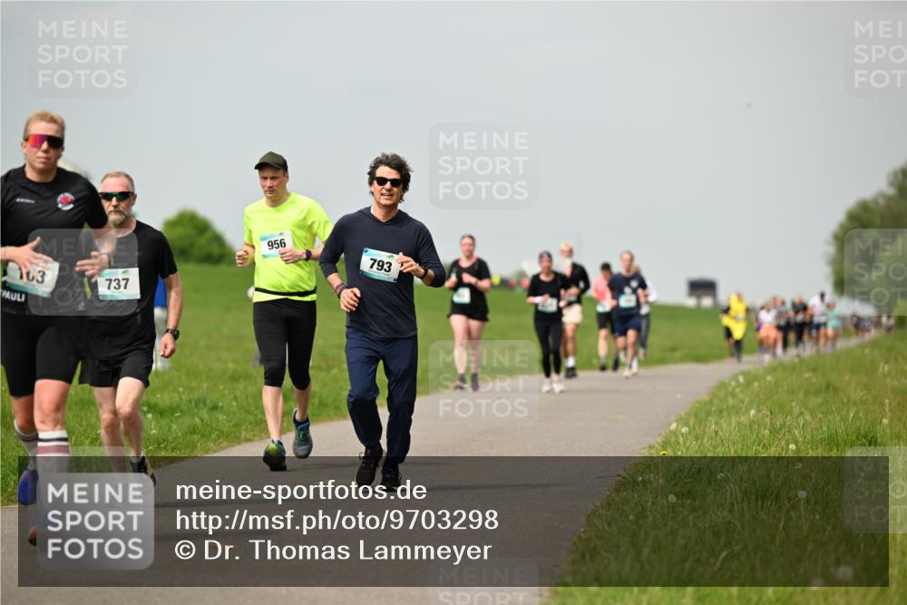 10.05.2026 - 8. Wedeler Halbmarathon Dr. Thomas Lammeyer http://msf.ph/oto/9703298 10.05.2026 11:50:02 Laufen 103, 737, 956, 793 meine-sportfotos.de