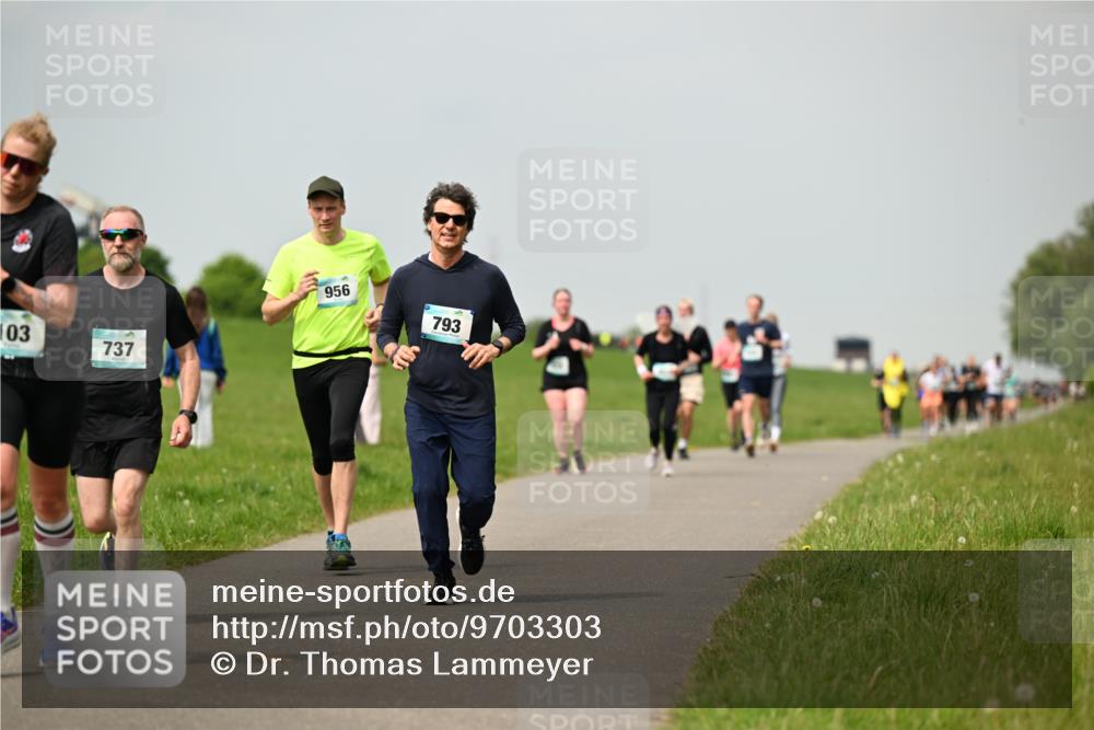 10.05.2026 - 8. Wedeler Halbmarathon Dr. Thomas Lammeyer http://msf.ph/oto/9703303 10.05.2026 11:50:03 Laufen 103, 737, 956, 793 meine-sportfotos.de