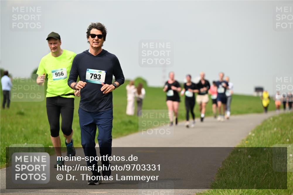 10.05.2026 - 8. Wedeler Halbmarathon Dr. Thomas Lammeyer http://msf.ph/oto/9703331 10.05.2026 11:50:05 Laufen 956, 793 meine-sportfotos.de