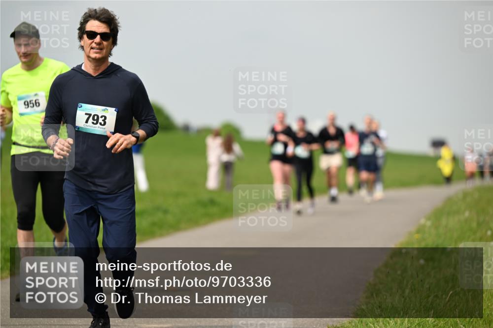 10.05.2026 - 8. Wedeler Halbmarathon Dr. Thomas Lammeyer http://msf.ph/oto/9703336 10.05.2026 11:50:05 Laufen 956, 793 meine-sportfotos.de
