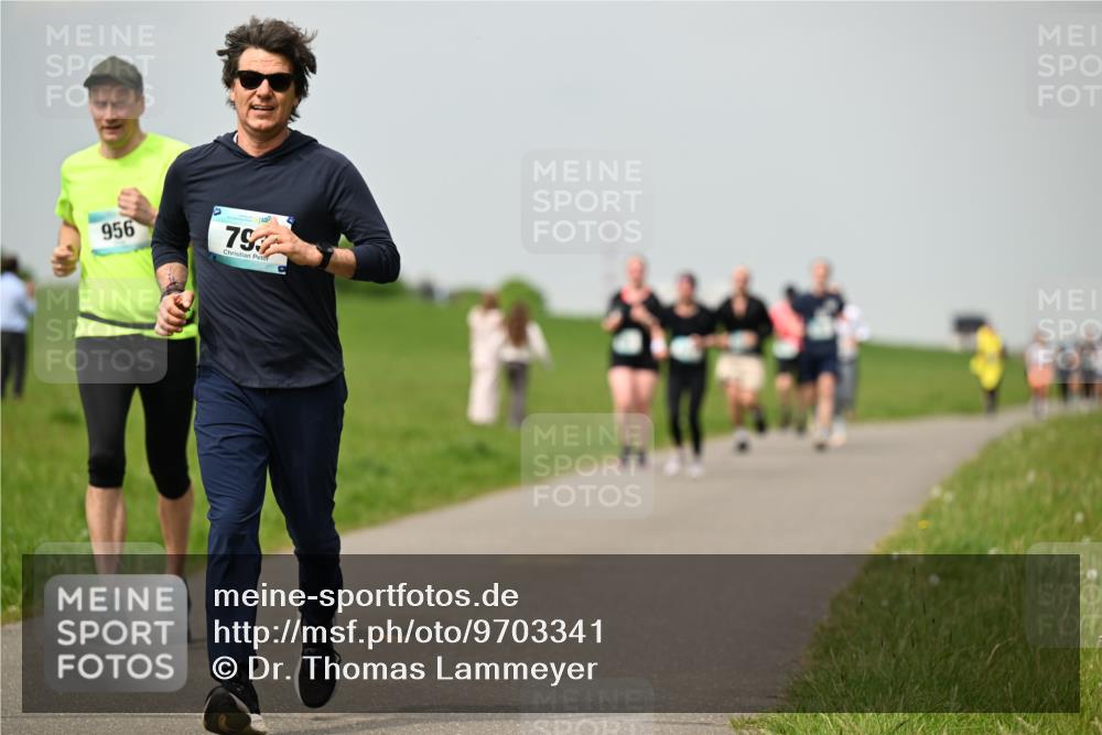 10.05.2026 - 8. Wedeler Halbmarathon Dr. Thomas Lammeyer http://msf.ph/oto/9703341 10.05.2026 11:50:05 Laufen 956 meine-sportfotos.de