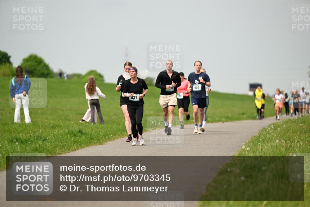 10.05.2026 - 8. Wedeler Halbmarathon Dr. Thomas Lammeyer http://msf.ph/oto/9703345 10.05.2026 11:50:06 Laufen 821, 420 meine-sportfotos.de