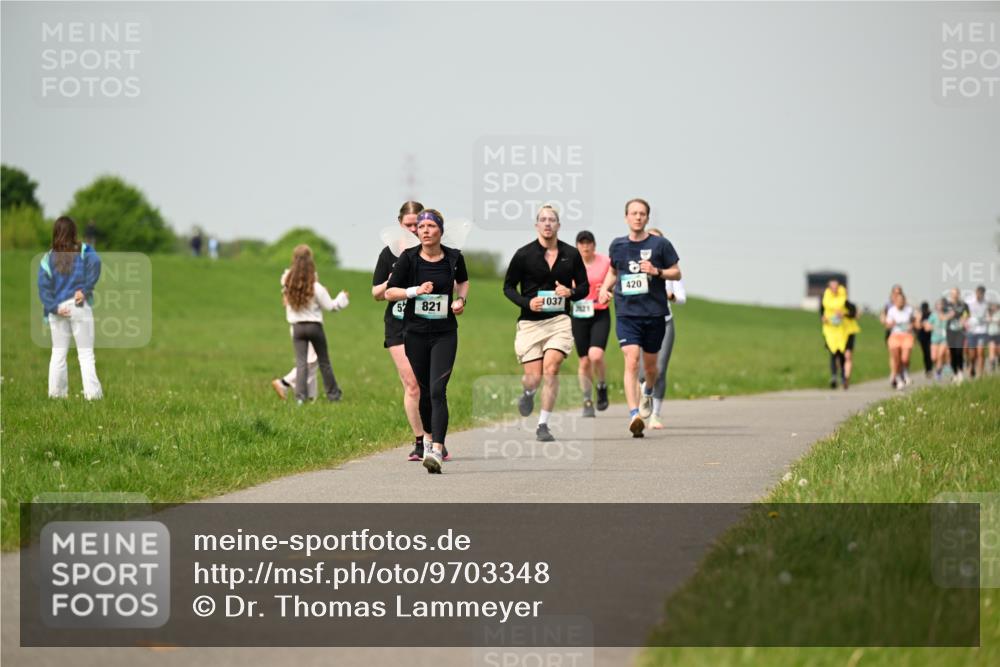 10.05.2026 - 8. Wedeler Halbmarathon Dr. Thomas Lammeyer http://msf.ph/oto/9703348 10.05.2026 11:50:06 Laufen 037, 821, 3121, 420 meine-sportfotos.de