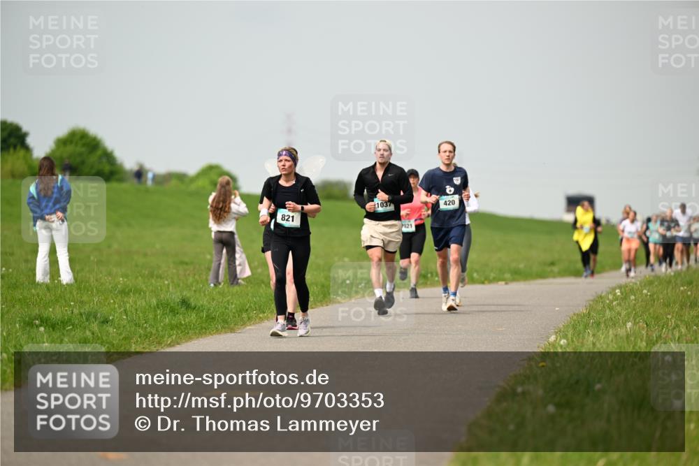 10.05.2026 - 8. Wedeler Halbmarathon Dr. Thomas Lammeyer http://msf.ph/oto/9703353 10.05.2026 11:50:07 Laufen 821, 1037, 420 meine-sportfotos.de