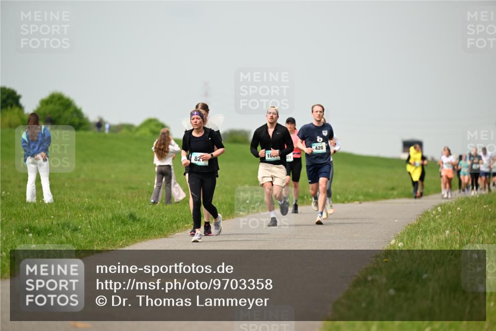 10.05.2026 - 8. Wedeler Halbmarathon Dr. Thomas Lammeyer http://msf.ph/oto/9703358 10.05.2026 11:50:07 Laufen 420 meine-sportfotos.de