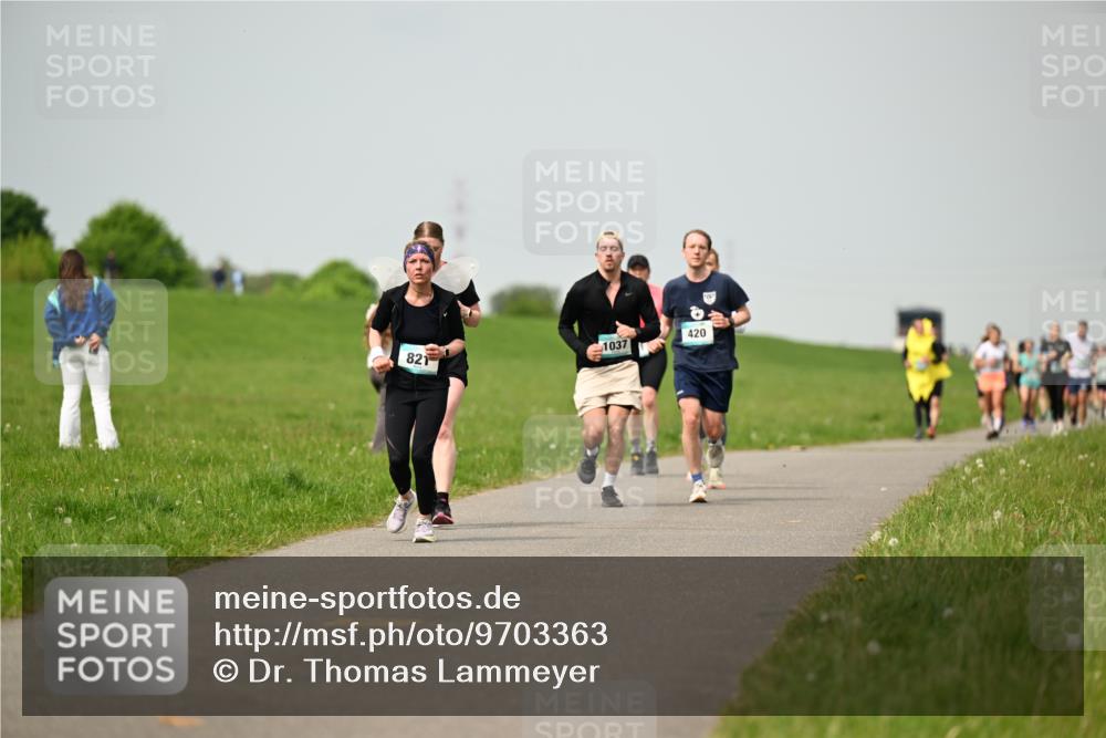 10.05.2026 - 8. Wedeler Halbmarathon Dr. Thomas Lammeyer http://msf.ph/oto/9703363 10.05.2026 11:50:07 Laufen 821, 1037, 420 meine-sportfotos.de
