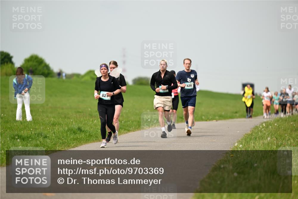 10.05.2026 - 8. Wedeler Halbmarathon Dr. Thomas Lammeyer http://msf.ph/oto/9703369 10.05.2026 11:50:07 Laufen 420 meine-sportfotos.de