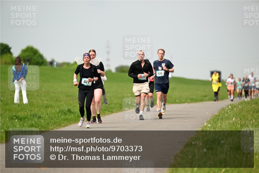 10.05.2026 - 8. Wedeler Halbmarathon Dr. Thomas Lammeyer http://msf.ph/oto/9703373 10.05.2026 11:50:08 Laufen 821, 037, 420 meine-sportfotos.de