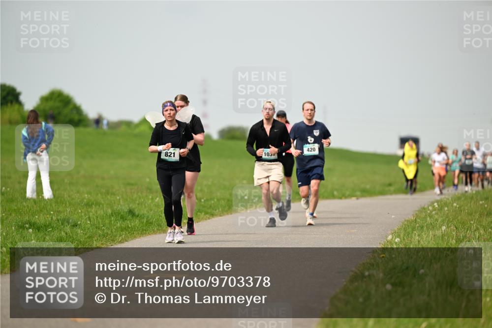 10.05.2026 - 8. Wedeler Halbmarathon Dr. Thomas Lammeyer http://msf.ph/oto/9703378 10.05.2026 11:50:07 Laufen 821, 420, 1037 meine-sportfotos.de