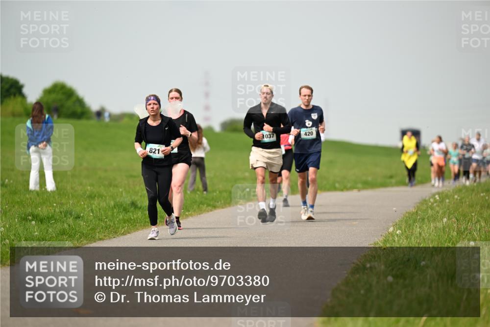 10.05.2026 - 8. Wedeler Halbmarathon Dr. Thomas Lammeyer http://msf.ph/oto/9703380 10.05.2026 11:50:08 Laufen 037, 420, 821 meine-sportfotos.de