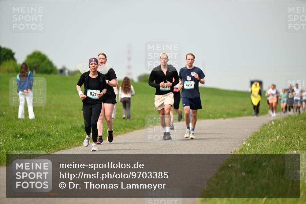 10.05.2026 - 8. Wedeler Halbmarathon Dr. Thomas Lammeyer http://msf.ph/oto/9703385 10.05.2026 11:50:08 Laufen 037, 821, 420 meine-sportfotos.de