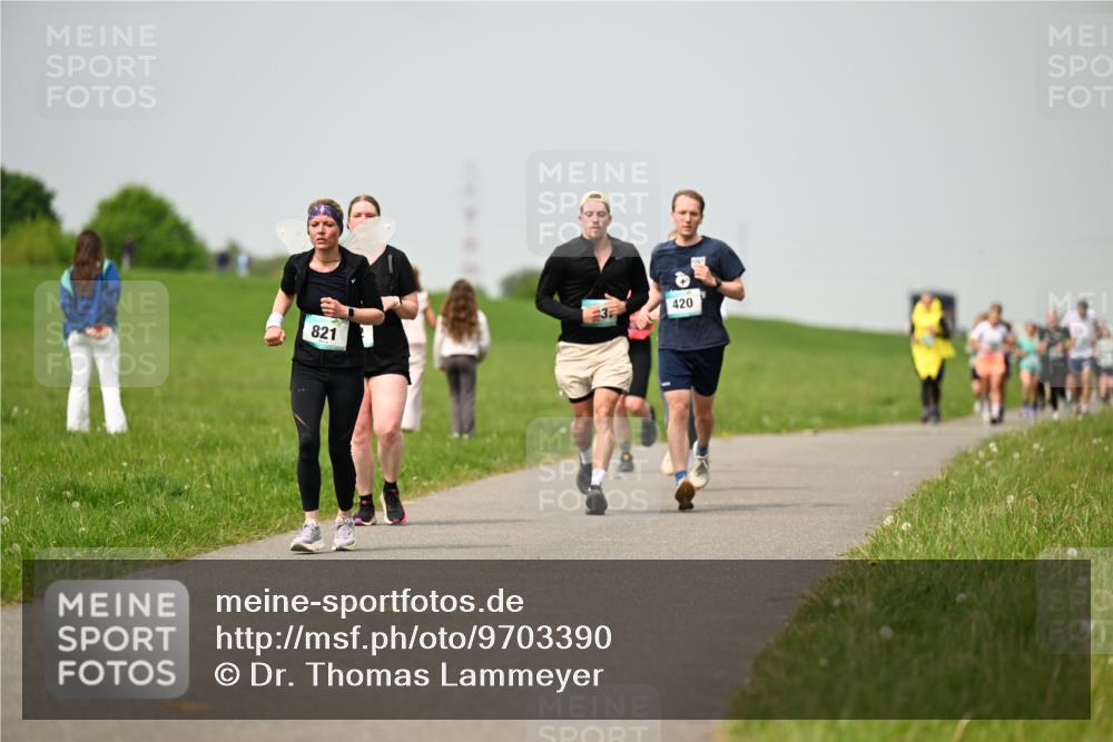 10.05.2026 - 8. Wedeler Halbmarathon Dr. Thomas Lammeyer http://msf.ph/oto/9703390 10.05.2026 11:50:08 Laufen 821, 420 meine-sportfotos.de