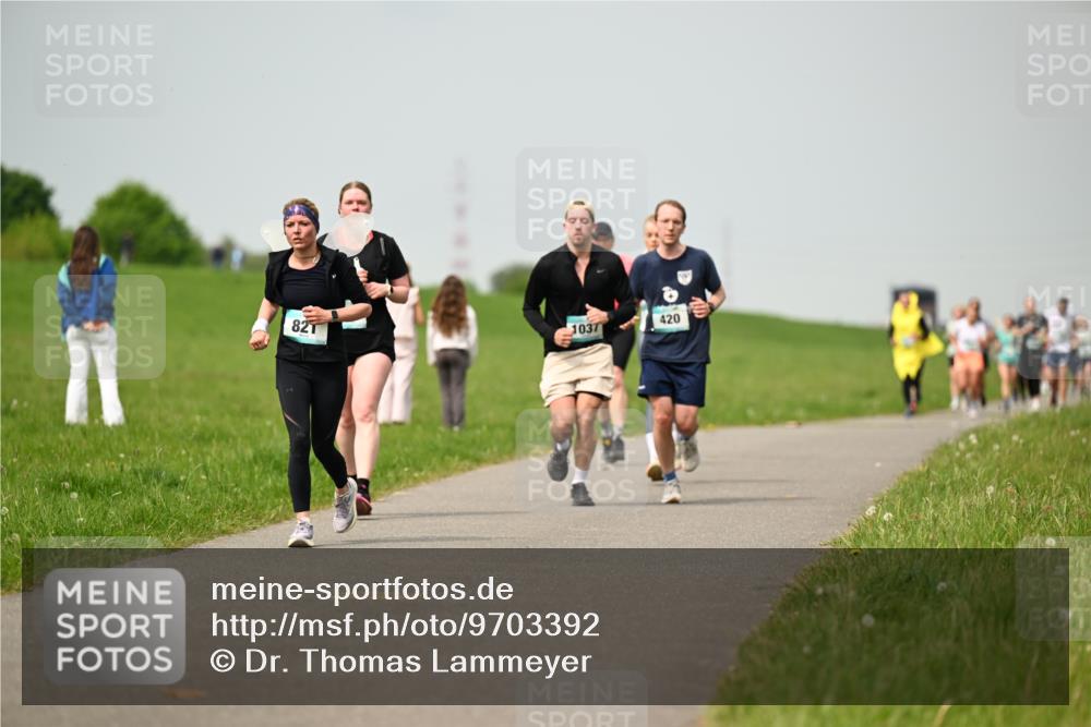 10.05.2026 - 8. Wedeler Halbmarathon Dr. Thomas Lammeyer http://msf.ph/oto/9703392 10.05.2026 11:50:09 Laufen 821, 1037, 420 meine-sportfotos.de