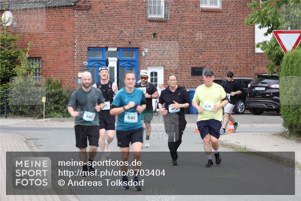 10.05.2026 - 8. Wedeler Halbmarathon Andreas Tolksdorf http://msf.ph/oto/9703404 10.05.2026 10:30:34 Laufen 641, 638, 4, 1 meine-sportfotos.de