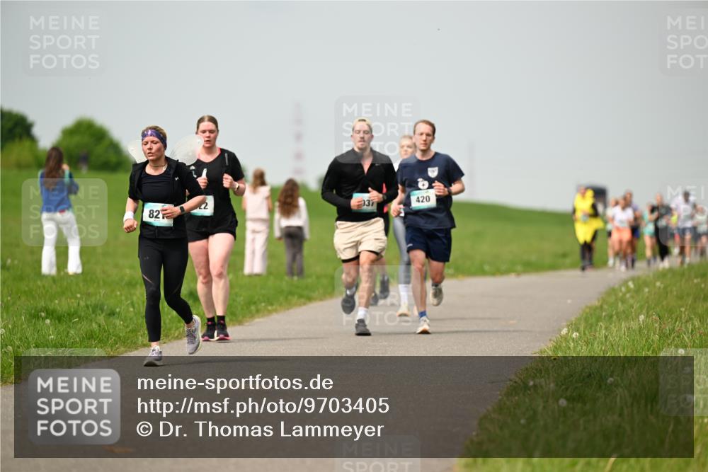 10.05.2026 - 8. Wedeler Halbmarathon Dr. Thomas Lammeyer http://msf.ph/oto/9703405 10.05.2026 11:50:09 Laufen 420 meine-sportfotos.de