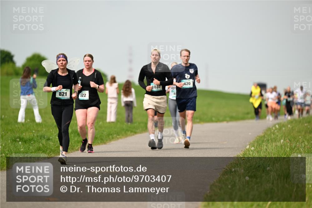 10.05.2026 - 8. Wedeler Halbmarathon Dr. Thomas Lammeyer http://msf.ph/oto/9703407 10.05.2026 11:50:10 Laufen 821, 522, 1037, 420 meine-sportfotos.de
