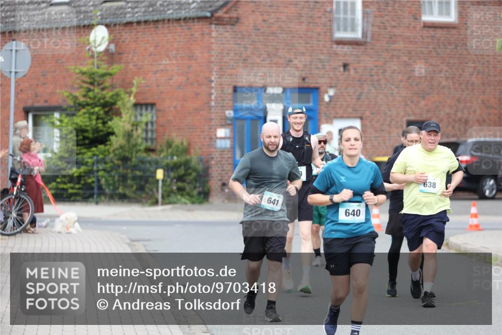 10.05.2026 - 8. Wedeler Halbmarathon Andreas Tolksdorf http://msf.ph/oto/9703418 10.05.2026 10:30:35 Laufen 641, 640, 638 meine-sportfotos.de