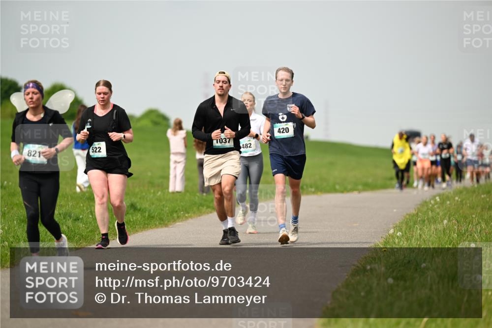 10.05.2026 - 8. Wedeler Halbmarathon Dr. Thomas Lammeyer http://msf.ph/oto/9703424 10.05.2026 11:50:11 Laufen 522, 821, 1037, 482, 420 meine-sportfotos.de