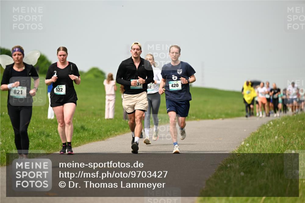10.05.2026 - 8. Wedeler Halbmarathon Dr. Thomas Lammeyer http://msf.ph/oto/9703427 10.05.2026 11:50:11 Laufen 420, 522, 821 meine-sportfotos.de