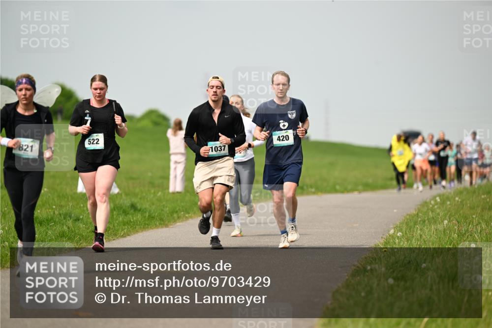 10.05.2026 - 8. Wedeler Halbmarathon Dr. Thomas Lammeyer http://msf.ph/oto/9703429 10.05.2026 11:50:11 Laufen 821, 522, 1037, 420 meine-sportfotos.de