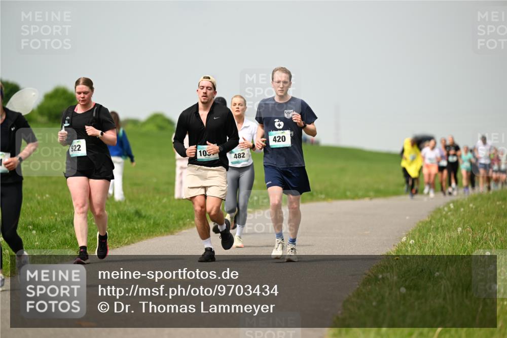 10.05.2026 - 8. Wedeler Halbmarathon Dr. Thomas Lammeyer http://msf.ph/oto/9703434 10.05.2026 11:50:11 Laufen 522, 420, 103, 482 meine-sportfotos.de