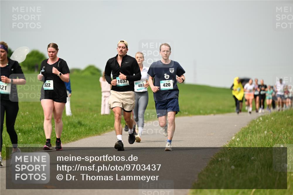10.05.2026 - 8. Wedeler Halbmarathon Dr. Thomas Lammeyer http://msf.ph/oto/9703437 10.05.2026 11:50:11 Laufen 321, 522, 1037, 482, 420 meine-sportfotos.de