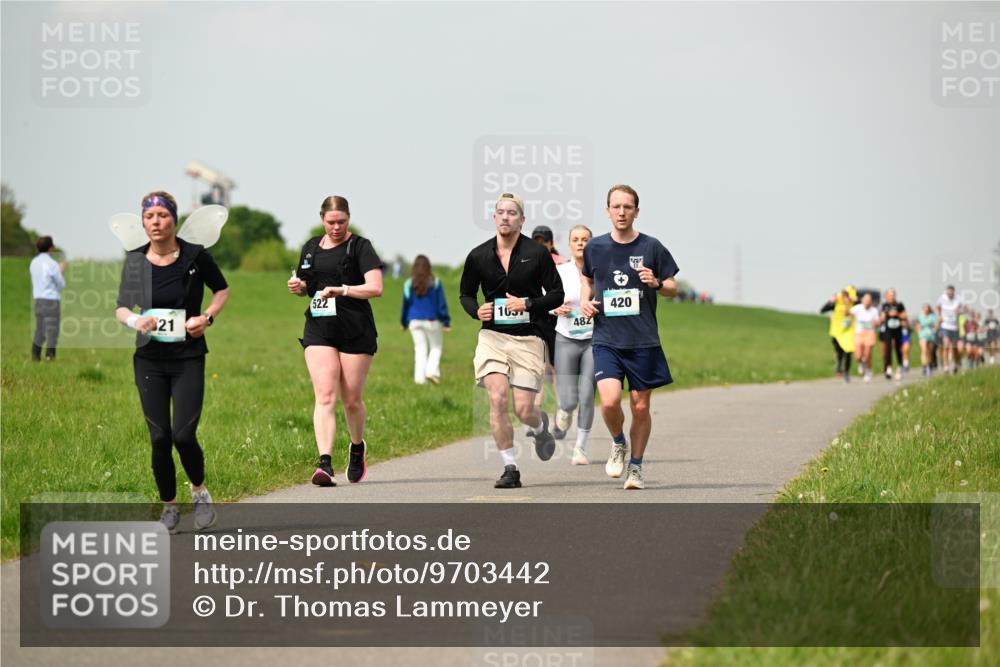 10.05.2026 - 8. Wedeler Halbmarathon Dr. Thomas Lammeyer http://msf.ph/oto/9703442 10.05.2026 11:50:12 Laufen 522, 420, 1657, 482 meine-sportfotos.de