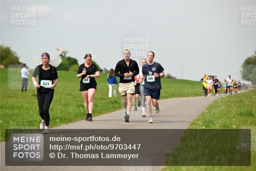 10.05.2026 - 8. Wedeler Halbmarathon Dr. Thomas Lammeyer http://msf.ph/oto/9703447 10.05.2026 11:50:12 Laufen 420, 522, 821 meine-sportfotos.de