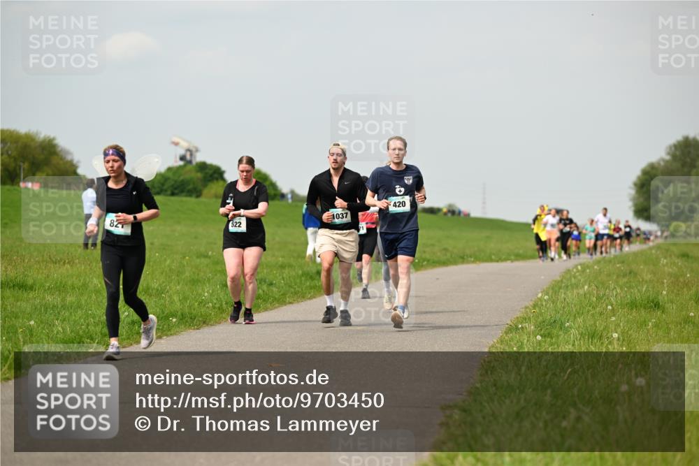 10.05.2026 - 8. Wedeler Halbmarathon Dr. Thomas Lammeyer http://msf.ph/oto/9703450 10.05.2026 11:50:12 Laufen 420, 1037, 522 meine-sportfotos.de