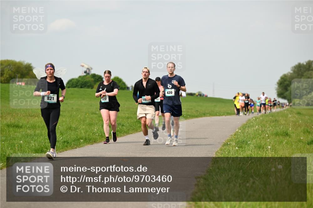 10.05.2026 - 8. Wedeler Halbmarathon Dr. Thomas Lammeyer http://msf.ph/oto/9703460 10.05.2026 11:50:13 Laufen 420, 821, 522 meine-sportfotos.de