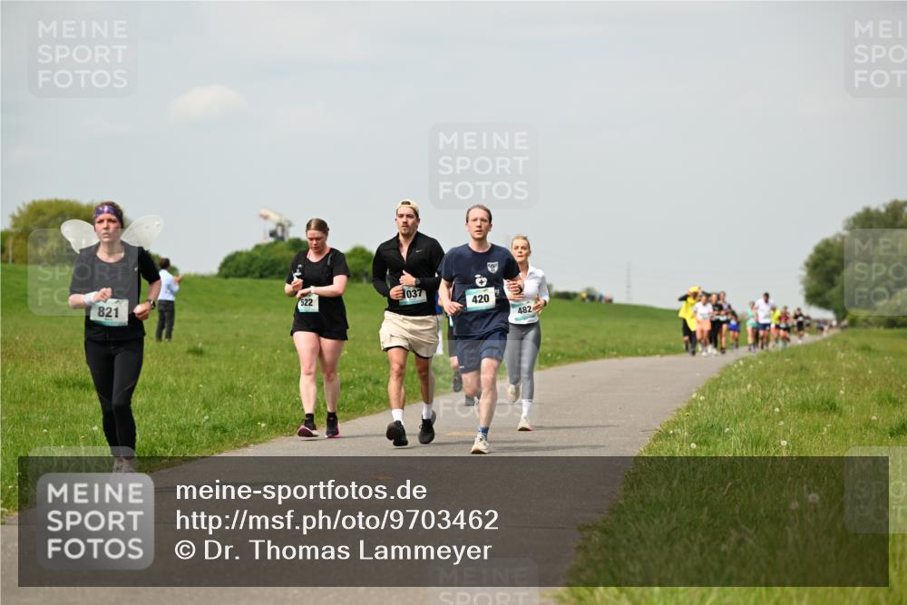 10.05.2026 - 8. Wedeler Halbmarathon Dr. Thomas Lammeyer http://msf.ph/oto/9703462 10.05.2026 11:50:13 Laufen 821, 522, 1037, 420, 482 meine-sportfotos.de