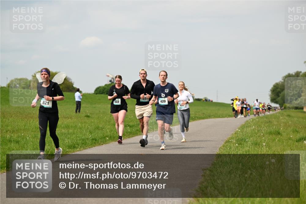 10.05.2026 - 8. Wedeler Halbmarathon Dr. Thomas Lammeyer http://msf.ph/oto/9703472 10.05.2026 11:50:14 Laufen 821, 522, 037, 420 meine-sportfotos.de
