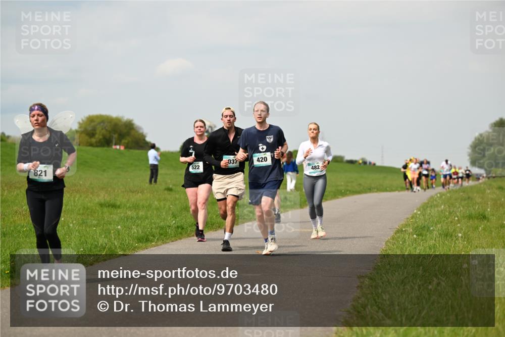 10.05.2026 - 8. Wedeler Halbmarathon Dr. Thomas Lammeyer http://msf.ph/oto/9703480 10.05.2026 11:50:15 Laufen 037, 420, 821, 522, 482 meine-sportfotos.de