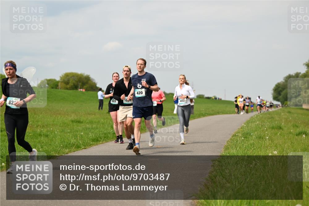 10.05.2026 - 8. Wedeler Halbmarathon Dr. Thomas Lammeyer http://msf.ph/oto/9703487 10.05.2026 11:50:15 Laufen 522, 1037, 420, 482 meine-sportfotos.de