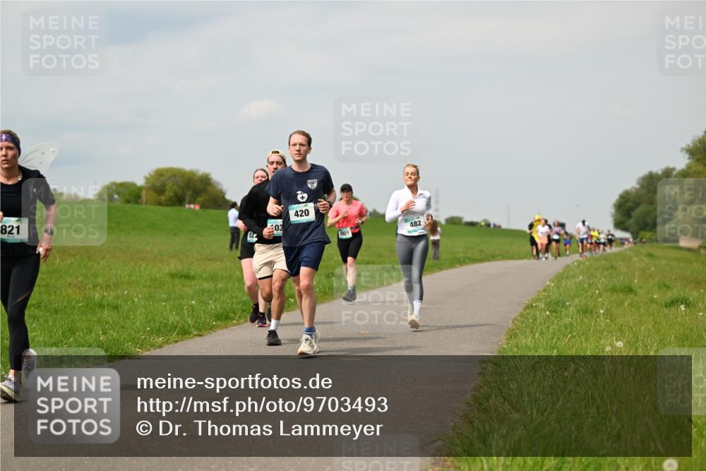 10.05.2026 - 8. Wedeler Halbmarathon Dr. Thomas Lammeyer http://msf.ph/oto/9703493 10.05.2026 11:50:15 Laufen 821, 420, 482 meine-sportfotos.de