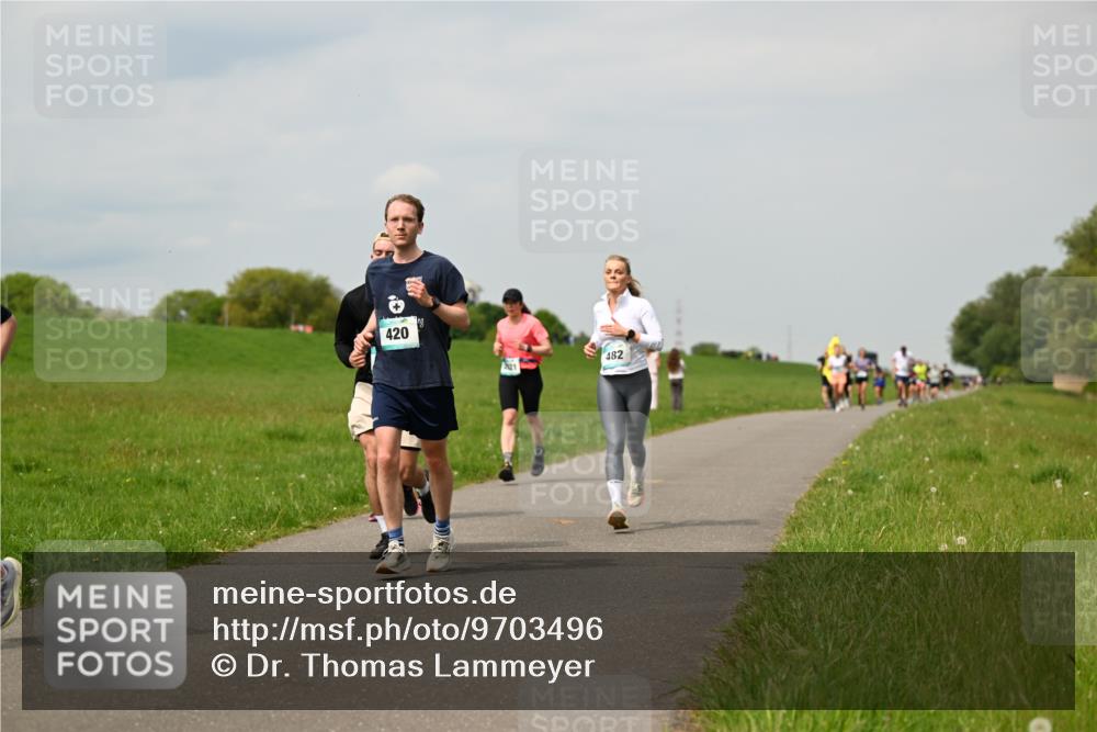 10.05.2026 - 8. Wedeler Halbmarathon Dr. Thomas Lammeyer http://msf.ph/oto/9703496 10.05.2026 11:50:16 Laufen 420, 2121, 482 meine-sportfotos.de