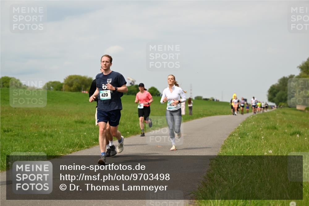 10.05.2026 - 8. Wedeler Halbmarathon Dr. Thomas Lammeyer http://msf.ph/oto/9703498 10.05.2026 11:50:16 Laufen 420 meine-sportfotos.de