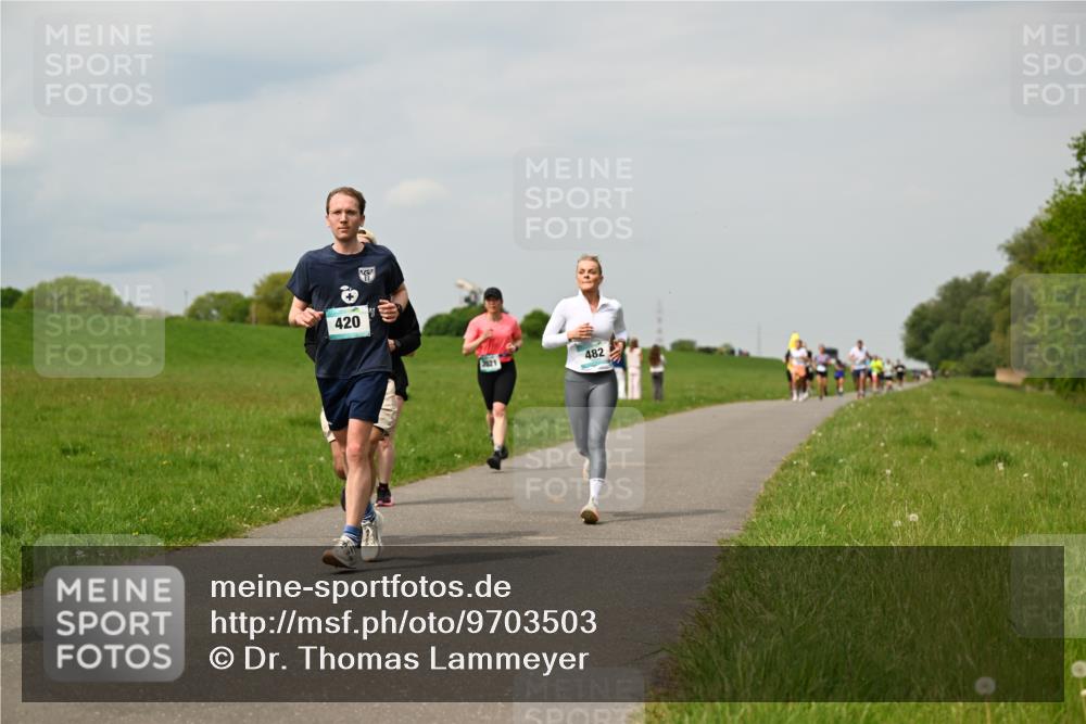 10.05.2026 - 8. Wedeler Halbmarathon Dr. Thomas Lammeyer http://msf.ph/oto/9703503 10.05.2026 11:50:16 Laufen 420, 2021, 482 meine-sportfotos.de