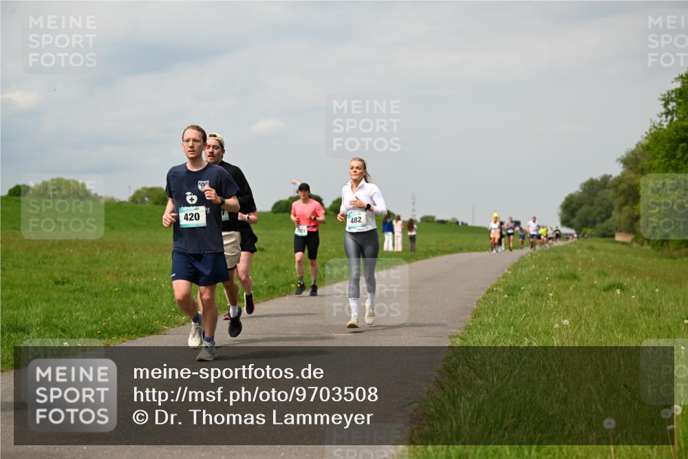 10.05.2026 - 8. Wedeler Halbmarathon Dr. Thomas Lammeyer http://msf.ph/oto/9703508 10.05.2026 11:50:16 Laufen 420, 2121, 482 meine-sportfotos.de
