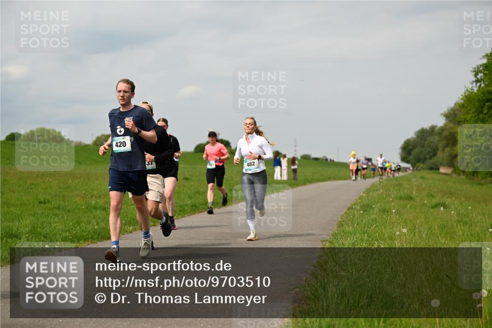 10.05.2026 - 8. Wedeler Halbmarathon Dr. Thomas Lammeyer http://msf.ph/oto/9703510 10.05.2026 11:50:17 Laufen 420, 482 meine-sportfotos.de