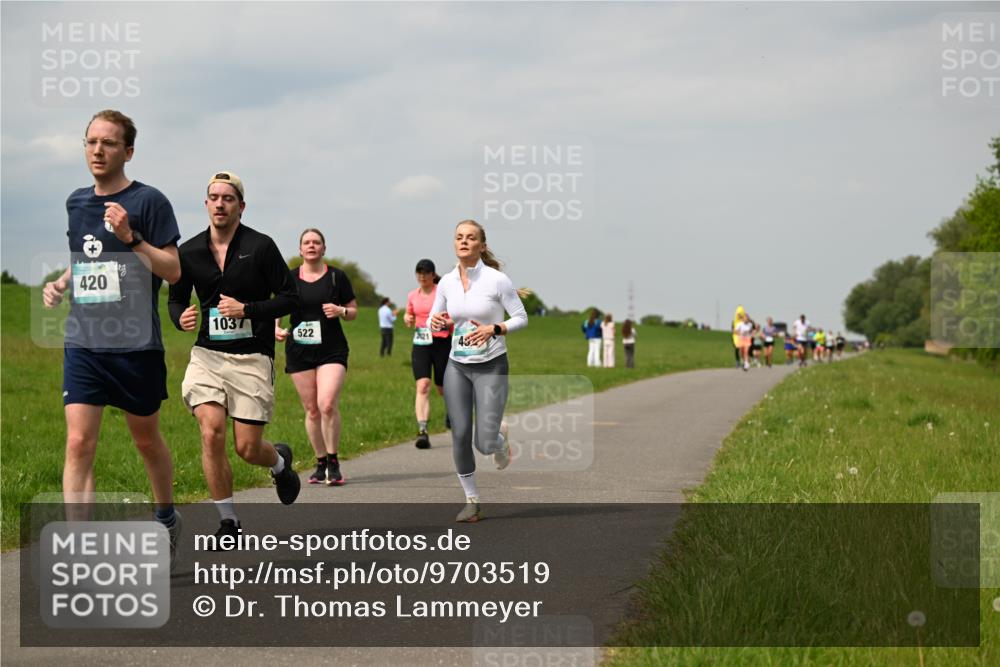 10.05.2026 - 8. Wedeler Halbmarathon Dr. Thomas Lammeyer http://msf.ph/oto/9703519 10.05.2026 11:50:17 Laufen 420, 1037, 522 meine-sportfotos.de