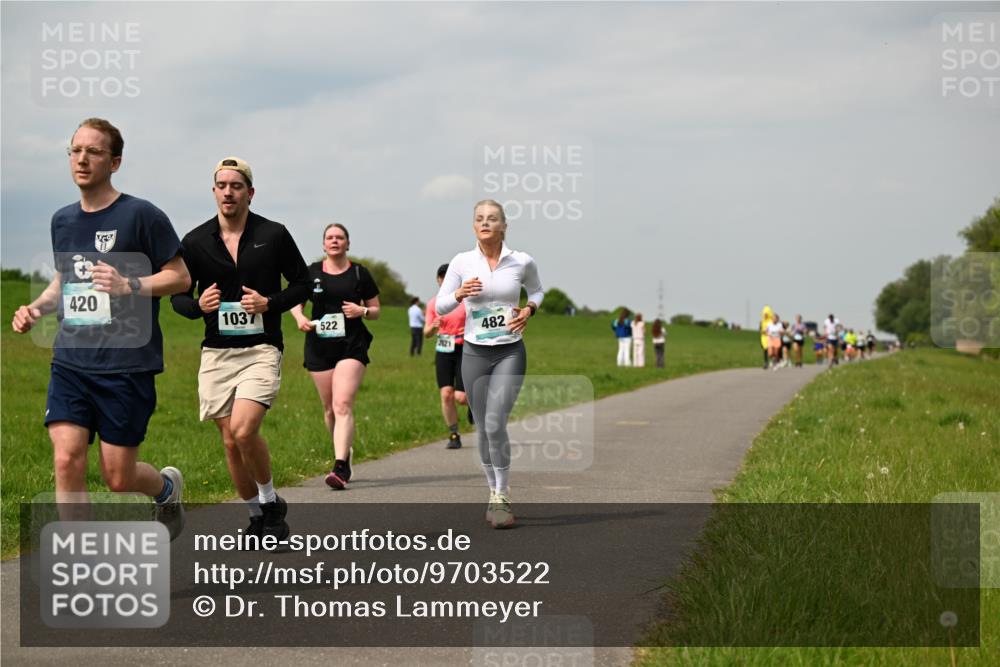 10.05.2026 - 8. Wedeler Halbmarathon Dr. Thomas Lammeyer http://msf.ph/oto/9703522 10.05.2026 11:50:17 Laufen 420, 1037, 522, 2121, 482 meine-sportfotos.de