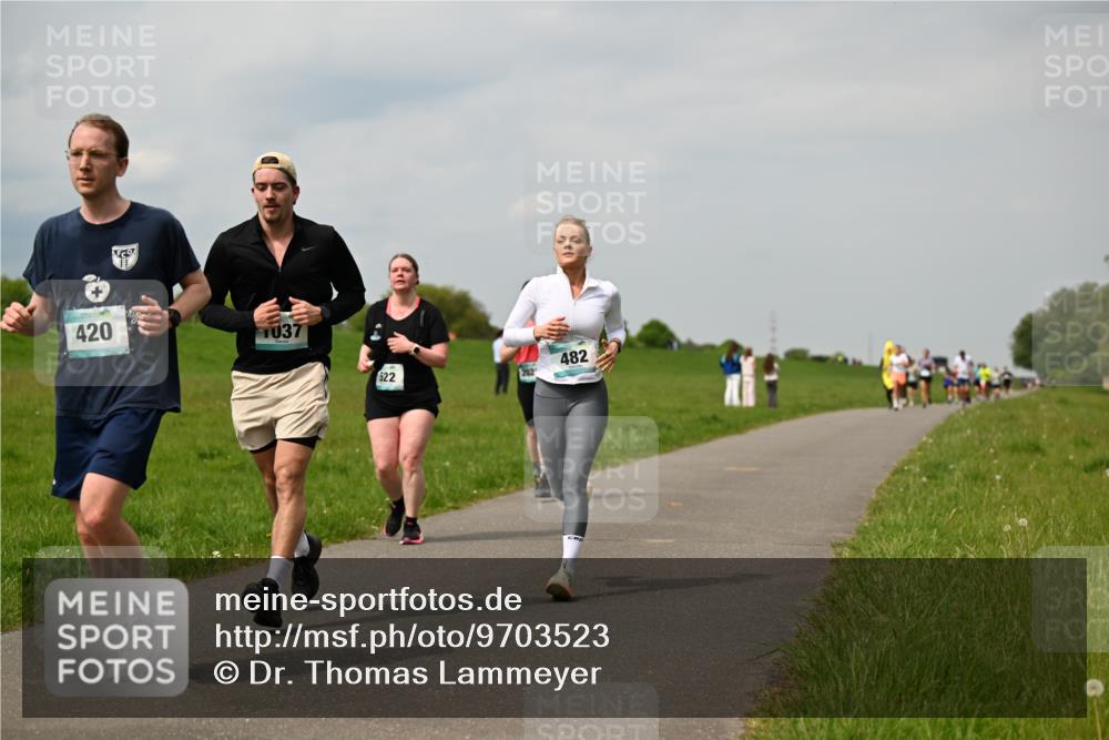 10.05.2026 - 8. Wedeler Halbmarathon Dr. Thomas Lammeyer http://msf.ph/oto/9703523 10.05.2026 11:50:18 Laufen 420, 1037, 522, 482 meine-sportfotos.de