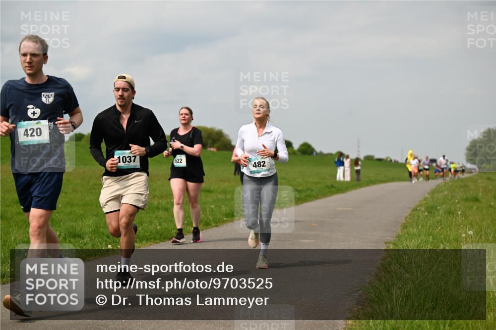 10.05.2026 - 8. Wedeler Halbmarathon Dr. Thomas Lammeyer http://msf.ph/oto/9703525 10.05.2026 11:50:18 Laufen 420, 1037, 522, 482 meine-sportfotos.de