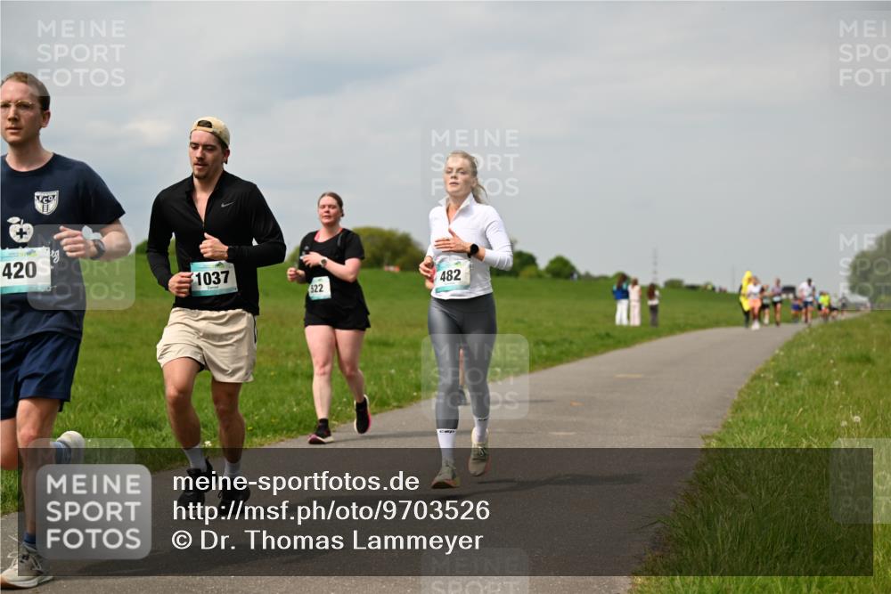 10.05.2026 - 8. Wedeler Halbmarathon Dr. Thomas Lammeyer http://msf.ph/oto/9703526 10.05.2026 11:50:18 Laufen 420, 1037, 482, 522 meine-sportfotos.de