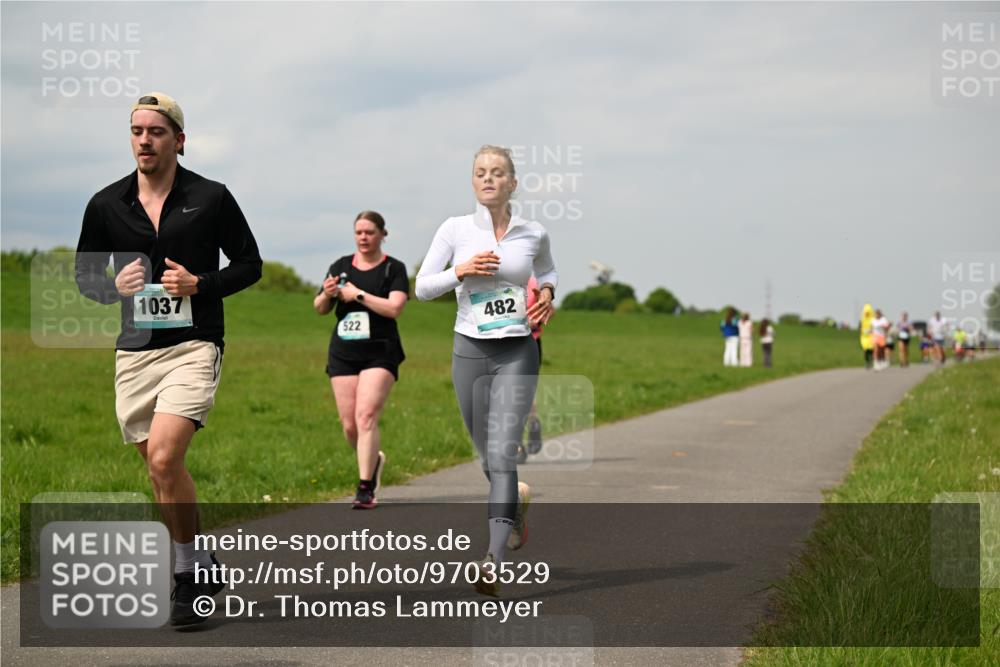 10.05.2026 - 8. Wedeler Halbmarathon Dr. Thomas Lammeyer http://msf.ph/oto/9703529 10.05.2026 11:50:18 Laufen 1037, 482, 522 meine-sportfotos.de
