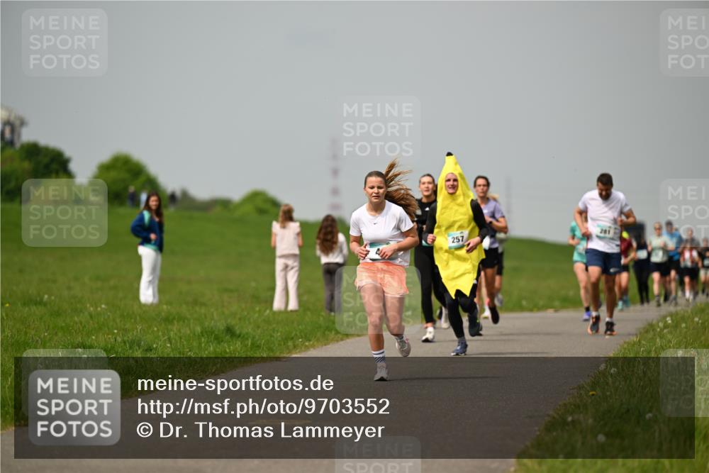 10.05.2026 - 8. Wedeler Halbmarathon Dr. Thomas Lammeyer http://msf.ph/oto/9703552 10.05.2026 11:50:26 Laufen 257, 201 meine-sportfotos.de
